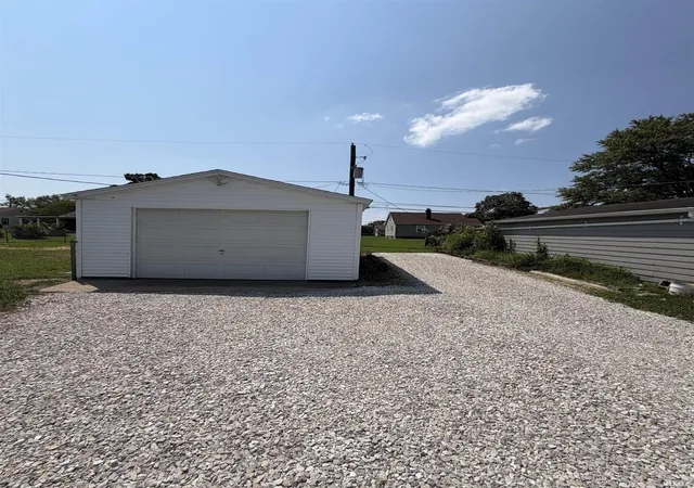 Photo 2 of Sale Pending at 1716 Marie Ave, Evansville, IN 47711 | MLS# 202631815 | Listing updated on 2026-09-11