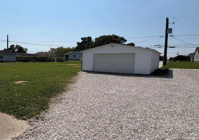 Photo 3 of Sale Pending at 1716 Marie Ave, Evansville, IN 47711 | MLS# 202631815 | Listing updated on 2026-09-11