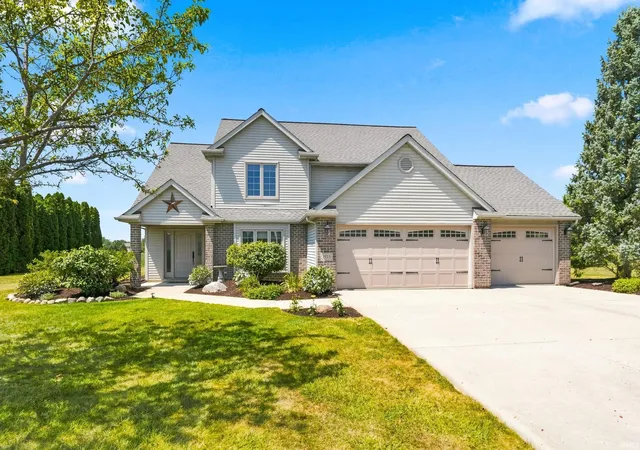 Photo 1 of Sale Pending at 203 Steeplechase Dr, Auburn, IN 46706 | MLS# 202631816 | Listing updated on 2026-09-11