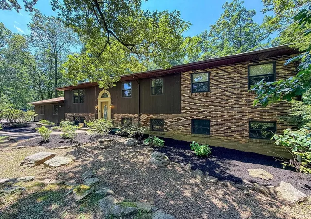 Photo 2 of Manufactured home for sale at 10140 Browning Rd, Evansville, IN 47725 | MLS# 202631820 | Listing updated on 2026-09-15