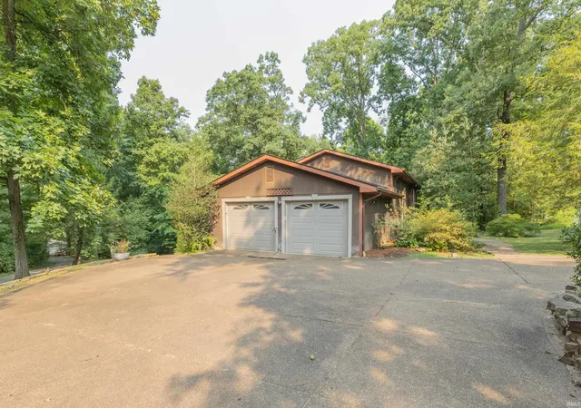 Photo 3 of Manufactured home for sale at 10140 Browning Rd, Evansville, IN 47725 | MLS# 202631820 | Listing updated on 2026-09-15
