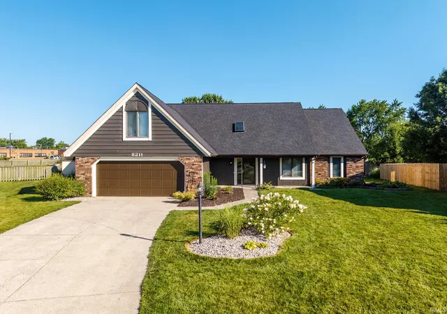 Photo 1 of Sale Pending at 8211 Fawncrest Pl, Fort Wayne, IN 46835 | MLS# 202631833 | Listing updated on 2026-09-04