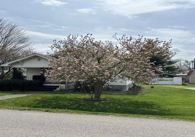 Photo 3 of Manufactured home for sale at 205 E Arthur St, Salem, IN 47167 | MLS# 202631870 | Listing updated on 2026-09-03