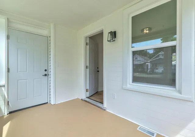 Photo 4 of Manufactured home for sale at 1632 E Illinois St, Evansville, IN 47711 | MLS# 202631886 | Listing updated on 2026-10-13
