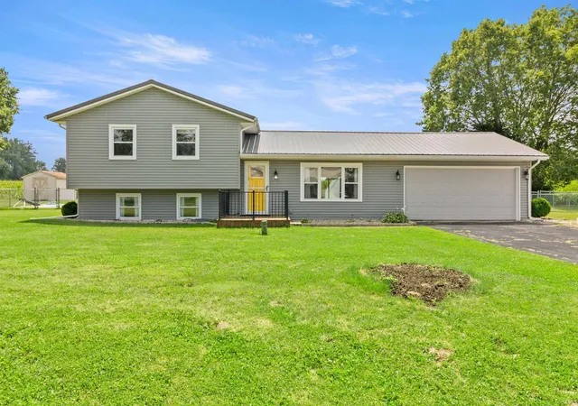 Photo 1 of Manufactured home for sale at 516 Catherine Dr, Sweetser, IN 46987 | MLS# 202631897 | Listing updated on 2026-08-28