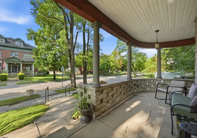 Photo 3 of Sale Pending at 800 E Washington St, Muncie, IN 47305 | MLS# 202631954 | Listing updated on 2026-08-27