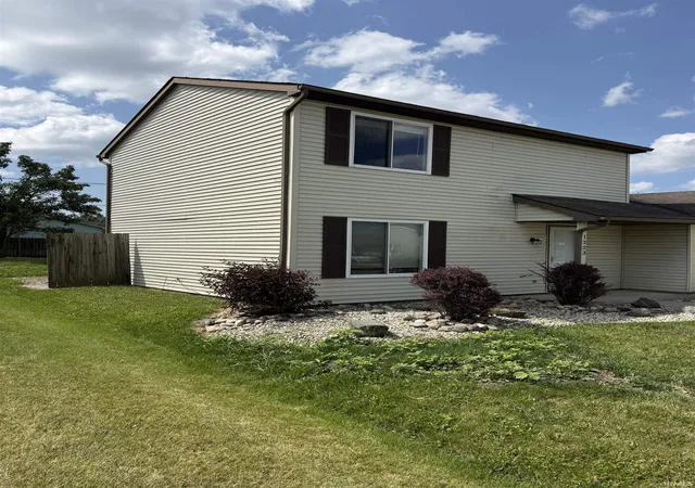 Photo 4 of Sale Pending at 1223 Normandale Dr, Fort Wayne, IN 46808 | MLS# 202631958 | Listing updated on 2026-10-01