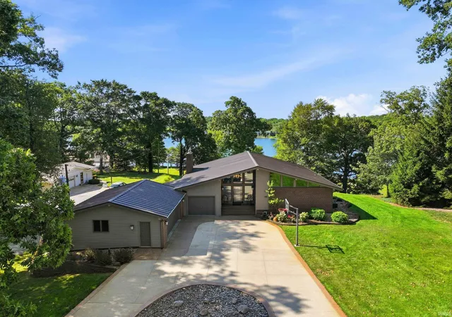 Photo 2 of Manufactured home for sale at 1420 Lake Blf Dr, Kendallville, IN 46755 | MLS# 202631997 | Listing updated on 2026-09-18