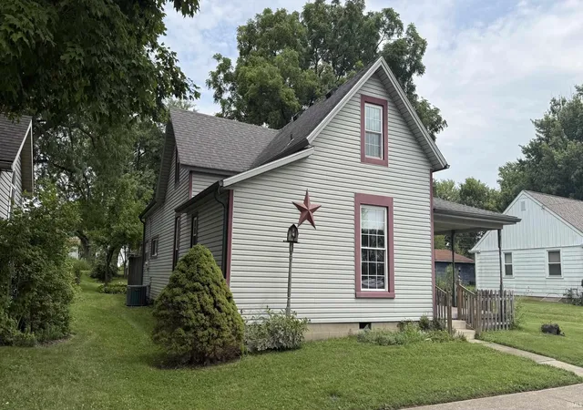 Photo 3 of Manufactured home for sale at 2414 S Vine St, Yorktown, IN 47396 | MLS# 202632008 | Listing updated on 2026-08-06
