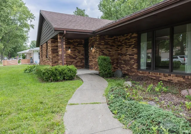 Photo 2 of Manufactured home for sale at 3213 W Twickingham Dr, Muncie, IN 47304 | MLS# 202632030 | Listing updated on 2026-09-04