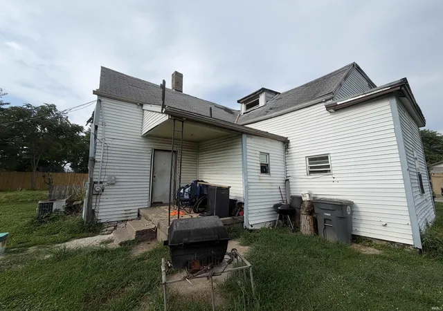 Photo 2 of Sale Pending at 1204 Harriett St, Evansville, IN 47710 | MLS# 202632033 | Listing updated on 2026-09-16