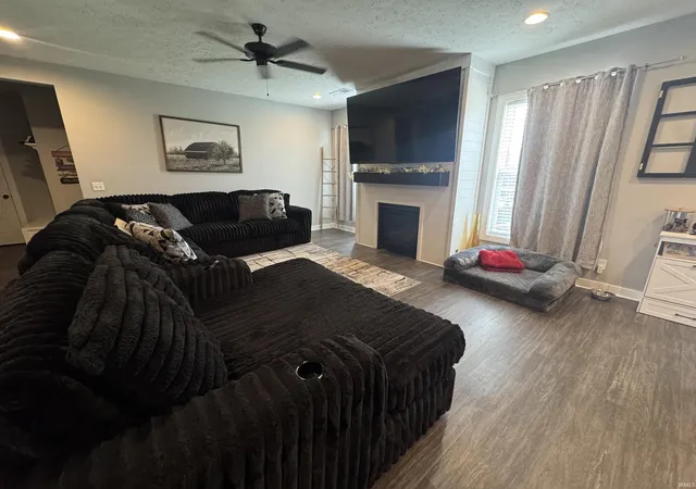 Photo 2 of Manufactured home for sale at 5340 Bloomsbury Ct, Newburgh, IN 47630 | MLS# 202632047 | Listing updated on 2026-09-10