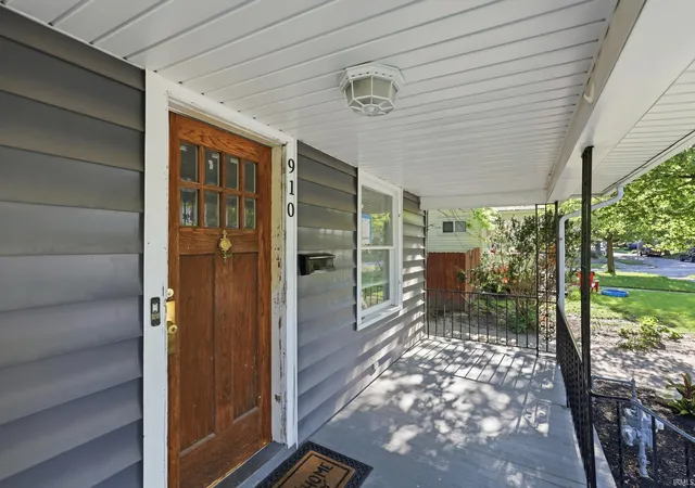Photo 3 of Manufactured home for sale at 910 Nuttman Ave, Fort Wayne, IN 46807 | MLS# 202632051 | Listing updated on 2026-08-07