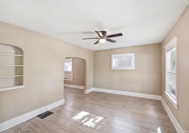 Photo 4 of Manufactured home for sale at 910 Nuttman Ave, Fort Wayne, IN 46807 | MLS# 202632051 | Listing updated on 2026-08-07