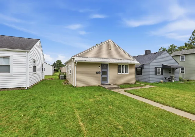 Photo 2 of Manufactured home for sale at 2710 Charlotte Ave, Fort Wayne, IN 46805 | MLS# 202632083 | Listing updated on 2026-08-07