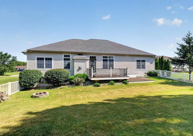 Photo 3 of Manufactured home for sale at 2051 E Barberry Dr, Warsaw, IN 46582 | MLS# 202632091 | Listing updated on 2026-10-07
