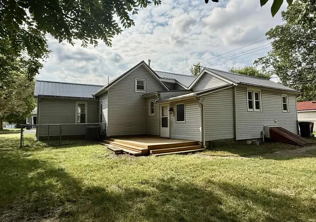 Photo 3 of Manufactured home for sale at 117 S Sherman St, Warsaw, IN 46580 | MLS# 202632108 | Listing updated on 2026-08-07