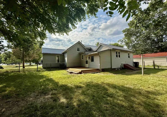 Photo 3 of Manufactured home for sale at 117 S Sherman St, Warsaw, IN 46580 | MLS# 202632108 | Listing updated on 2026-10-01