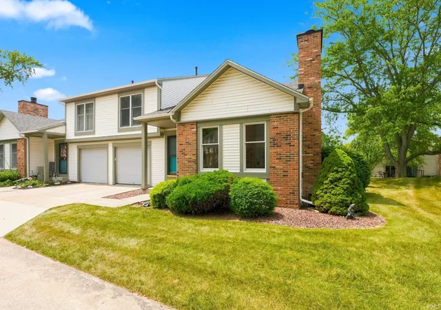 Condo for sale at 5005 Pinebrook Dr, Fort Wayne, IN 46804 | MLS# 202632111