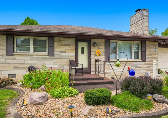 Photo 2 of Sale Pending at 3311 N Lanewood Dr, Muncie, IN 47304 | MLS# 202632119 | Listing updated on 2026-08-19