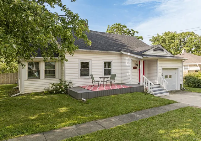Photo 2 of Sale Pending at 1201 W Cowing Dr, Muncie, IN 47304 | MLS# 202632128 | Listing updated on 2026-08-24