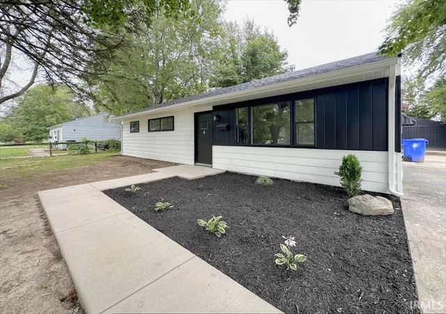 Photo 3 of Manufactured home for sale at 1117 Brentwood Dr, Kokomo, IN 46901 | MLS# 202632144 | Listing updated on 2026-08-07