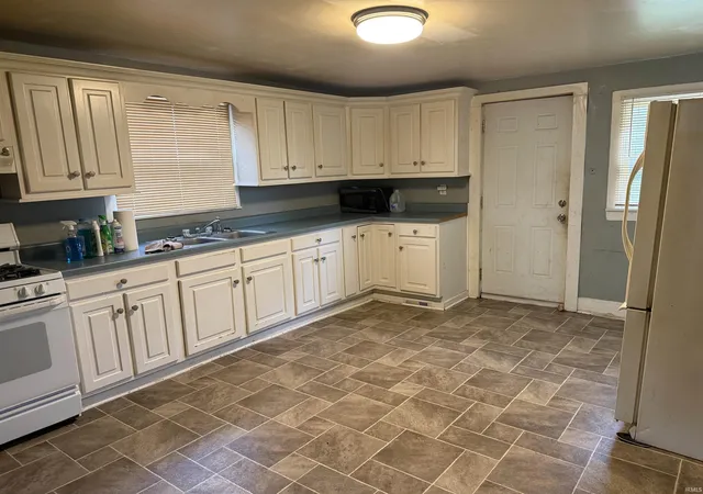 Photo 2 of Manufactured home for sale at 400 W Pearl St, Hamlet, IN 46532 | MLS# 202632150 | Listing updated on 2026-09-09