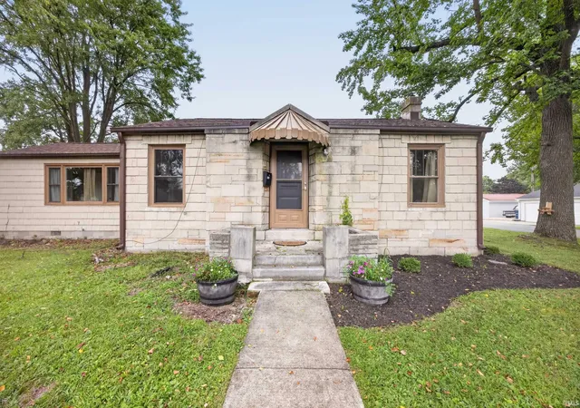 Photo 3 of Manufactured home for sale at 1201 W Warren St, Mitchell, IN 47446 | MLS# 202632178 | Listing updated on 2026-08-24