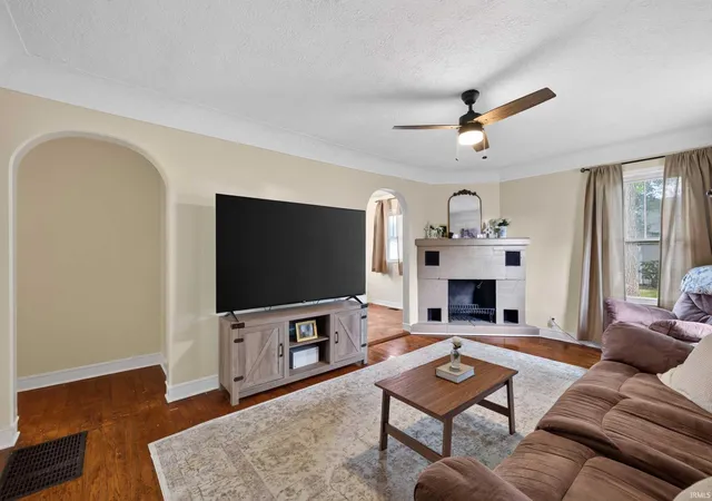 Photo 4 of Manufactured home for sale at 1201 W Warren St, Mitchell, IN 47446 | MLS# 202632178 | Listing updated on 2026-08-24