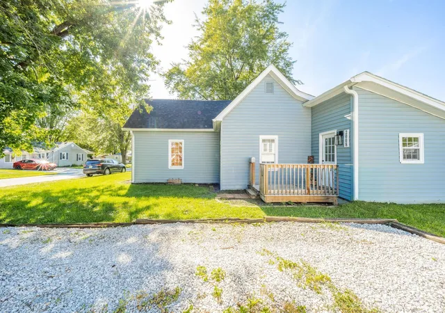 Photo 3 of Manufactured home for sale at 2008 N D St, Elwood, IN 46036 | MLS# 202632182 | Listing updated on 2026-09-14