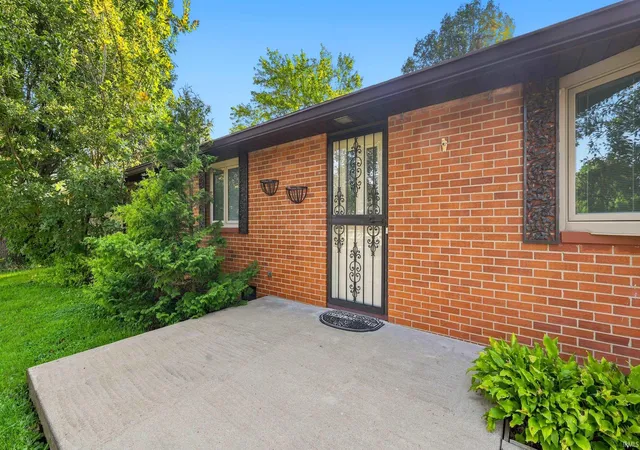 Photo 3 of Sale Pending at 1210 N Forest Ave, Muncie, IN 47304 | MLS# 202632195 | Listing updated on 2026-08-21
