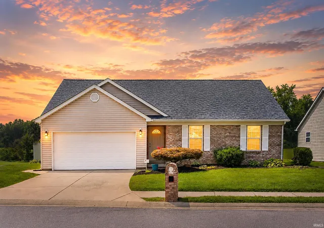 Photo 1 of Sale Pending at 3139 Ivy Meadow Dr, Evansville, IN 47711 | MLS# 202632201 | Listing updated on 2026-08-17