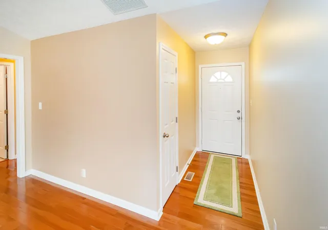 Photo 3 of Sale Pending at 3139 Ivy Meadow Dr, Evansville, IN 47711 | MLS# 202632201 | Listing updated on 2026-08-17