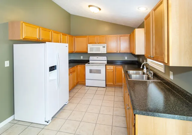 Photo 5 of Sale Pending at 3139 Ivy Meadow Dr, Evansville, IN 47711 | MLS# 202632201 | Listing updated on 2026-08-17