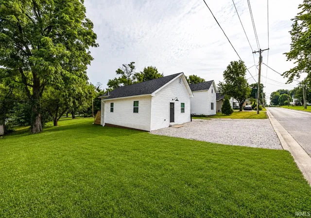 Photo 2 of Manufactured home for sale at 704 E 9th Street, Huntingburg, IN 47542 | MLS# 202632205 | Listing updated on 2026-09-10