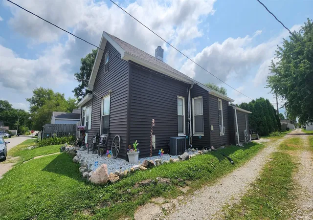 Photo 2 of Sale Pending at 1151 E Ohio St, Frankfort, IN 46041 | MLS# 202632207 | Listing updated on 2026-08-31