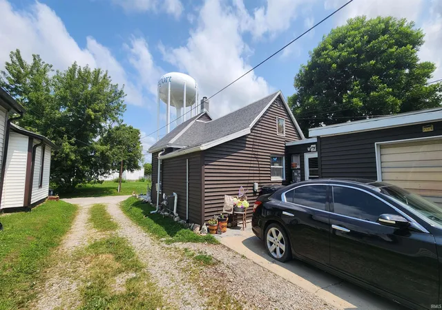 Photo 3 of Sale Pending at 1151 E Ohio St, Frankfort, IN 46041 | MLS# 202632207 | Listing updated on 2026-08-31