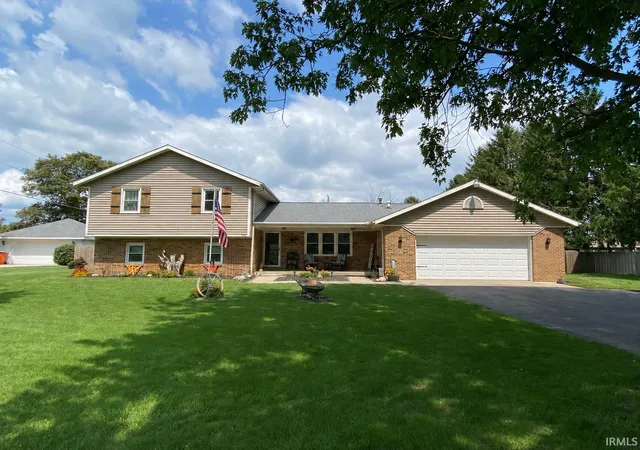Manufactured home for sale at 102 Candy Ln, Sharpsville, IN 46068 | MLS# 202632229