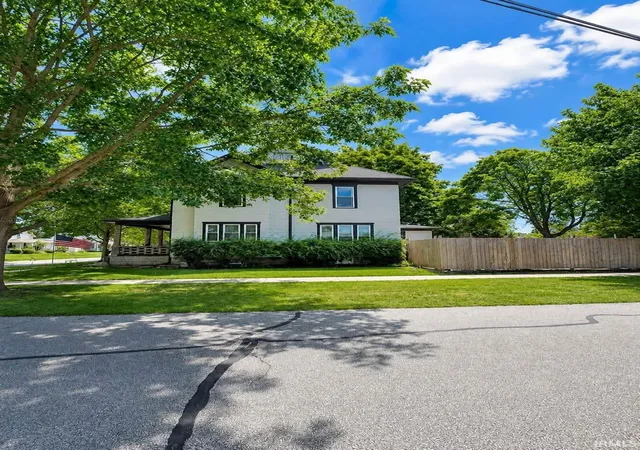 Photo 3 of Manufactured home for sale at 508 N Sycamore St, North Manchester, IN 46962 | MLS# 202632230 | Listing updated on 2026-08-07