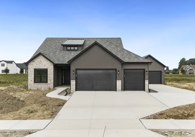 Photo 1 of Sale Pending at 2851 Quinlado Ln, Fort Wayne, IN 46818 | MLS# 202632244 | Listing updated on 2026-08-24