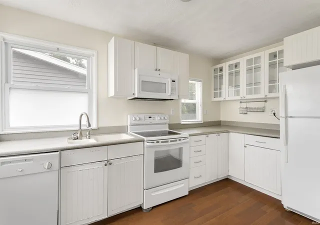 Photo 3 of Sale Pending at 1238 Academy Pl, South Bend, IN 46616 | MLS# 202632253 | Listing updated on 2026-08-24
