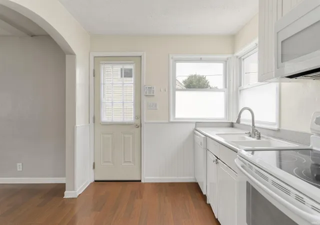 Photo 4 of Sale Pending at 1238 Academy Pl, South Bend, IN 46616 | MLS# 202632253 | Listing updated on 2026-08-24