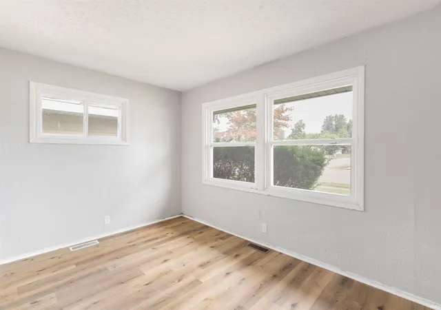 Photo 4 of Sale Pending at 3226 Rexford Dr, South Bend, IN 46615 | MLS# 202632259 | Listing updated on 2026-08-19