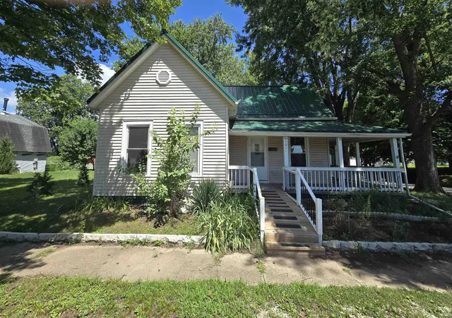 Photo 1 of Sale Pending at 501 W Jefferson St, Spencer, IN 47460 | MLS# 202632294 | Listing updated on 2026-10-05