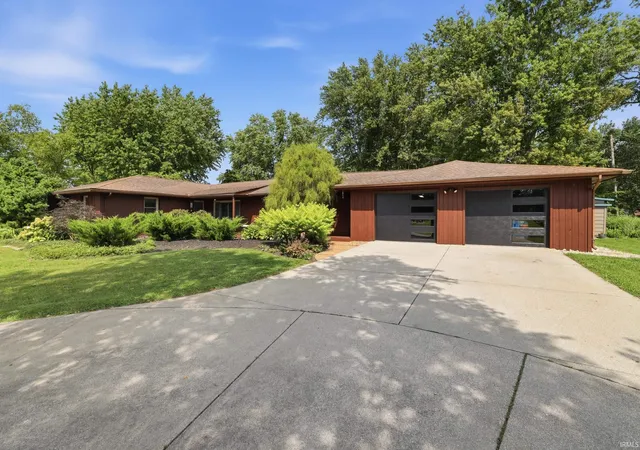 Photo 1 of Sale Pending at 2004 Bryn Mar Dr, Kokomo, IN 46902 | MLS# 202632305 | Listing updated on 2026-08-31