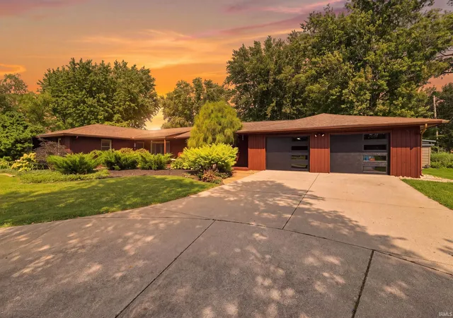 Photo 2 of Sale Pending at 2004 Bryn Mar Dr, Kokomo, IN 46902 | MLS# 202632305 | Listing updated on 2026-08-31