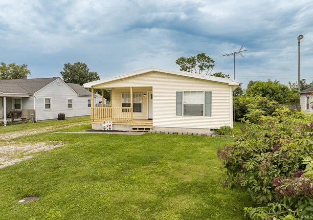Photo 2 of Sale Pending at 1602 S Biltmore Ave, Muncie, IN 47302 | MLS# 202632307 | Listing updated on 2026-08-26
