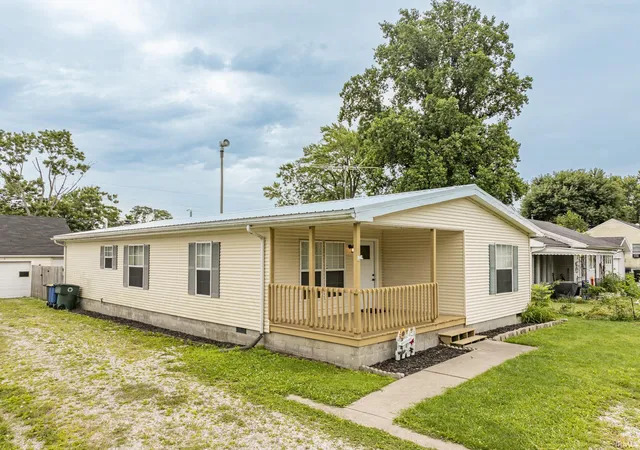 Photo 3 of Sale Pending at 1602 S Biltmore Ave, Muncie, IN 47302 | MLS# 202632307 | Listing updated on 2026-08-26