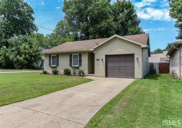 Photo 3 of Sale Pending at 1700 Zoar Ave, Evansville, IN 47714 | MLS# 202632351 | Listing updated on 2026-08-28