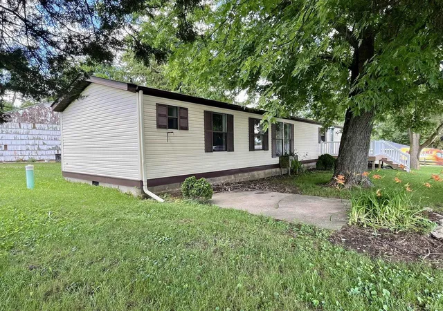 Photo 4 of Manufactured home for sale at 210 W Washington St, Bunker Hill, IN 46914 | MLS# 202632355 | Listing updated on 2026-08-24